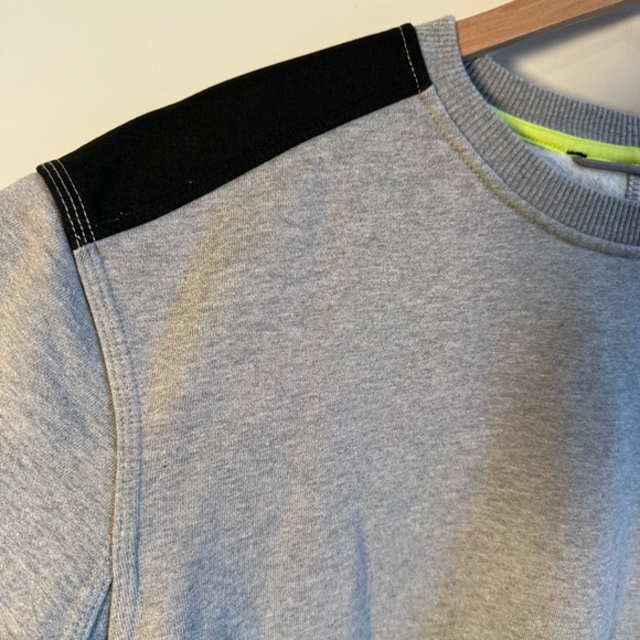 Duluth Trading Co Gray and Black Crewneck Sweater, Size XL - Picture 4 of 11